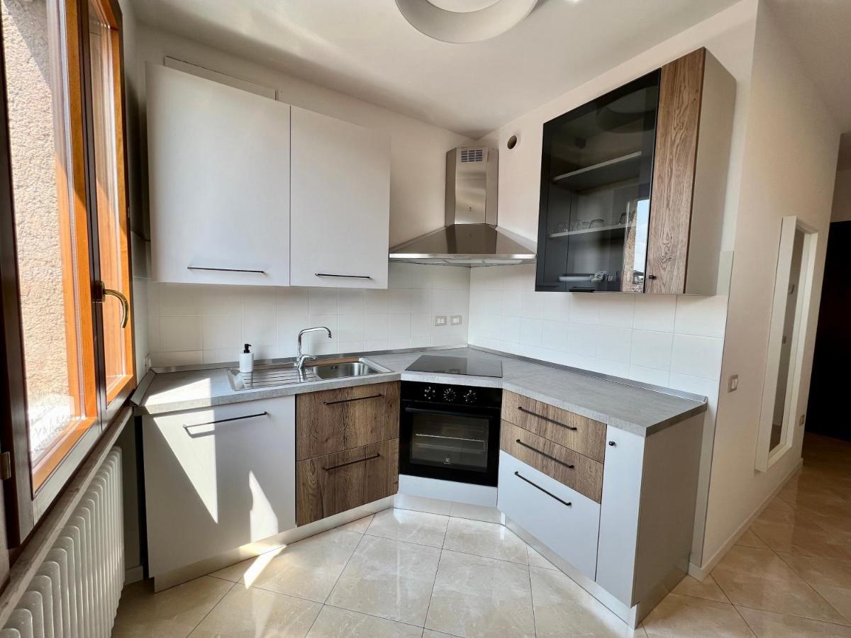 Apartmán Beija Flor-Trilocale Piazza Garibaldi N18 Desenzano del Garda Exteriér fotografie